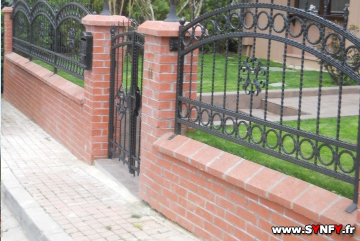 mur de clôture en brique